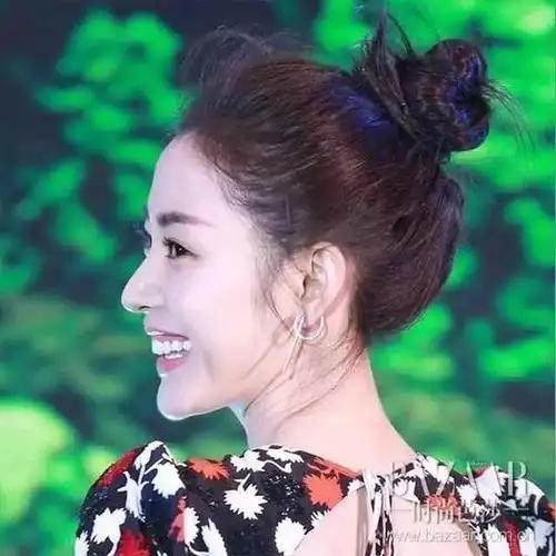 高圆圆丸子头现身 女神37岁看着还是很少女(附丸子头扎法)