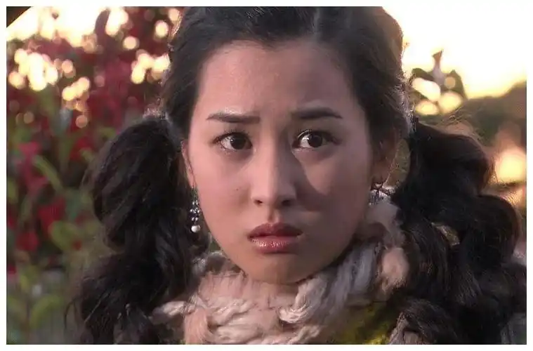 36岁韩国女明星李多海,爱整容,和以前颜值相差甚远