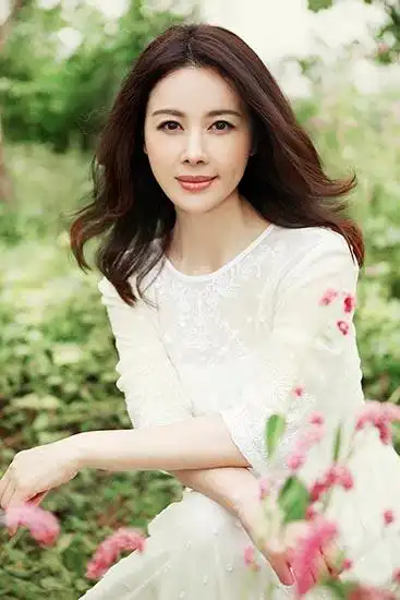 红星收官邓英拍戏与生活相得益彰