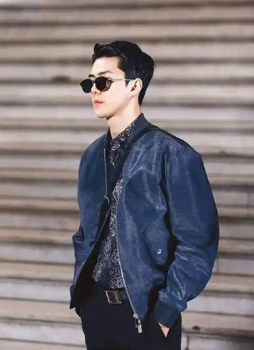 超高颜值太养眼,同穿新季服装太高级_吴世勋_彭于晏_裤子