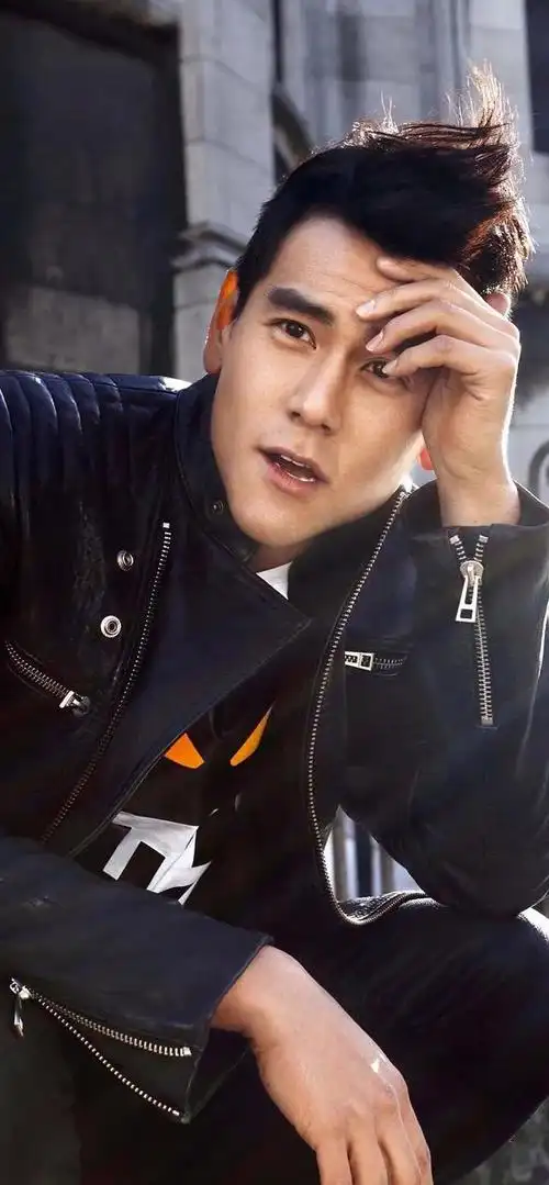 男神彭于晏高清壁纸-蘑菇号