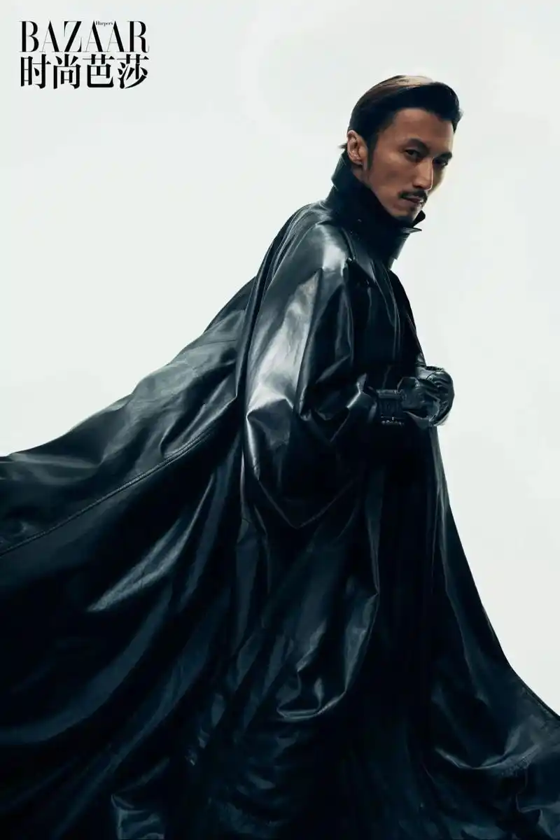酷毙了 谢霆锋《时尚芭莎》十二月刊封面 于一招一式间彰显自 - 兑趑