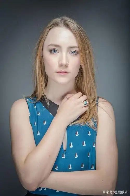 蓝色双瞳深邃似海,绝色美人——爱尔兰女演员西尔莎尤娜罗南