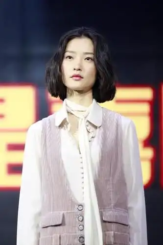 名模杜鹃参演《港囧》 挑战痴情囧徒徐峥