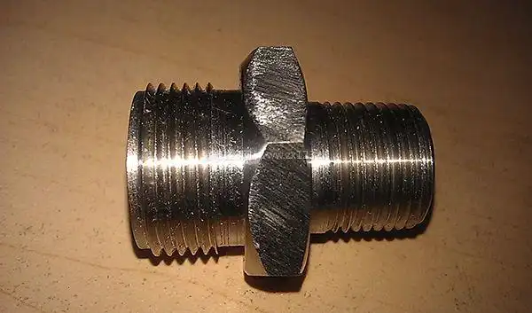 主要用来进行管道的连接,使其内外螺纹的配合紧密,有直管和锥管两种.