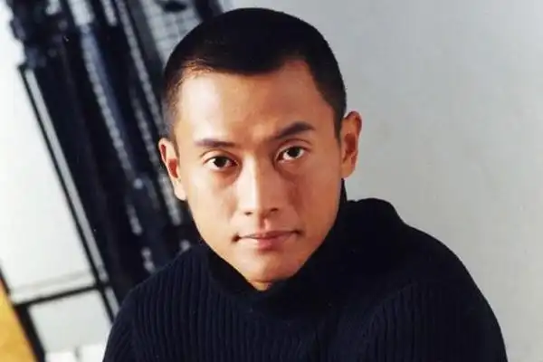 世聿,1967年10月20日生于中国台湾,籍贯台湾新竹,中国香港著名男演员