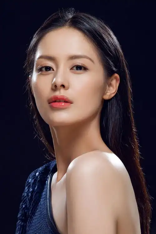 组图:王力可黑暗大片曝光 甜美微笑尽显半熟_高清图集_新浪网