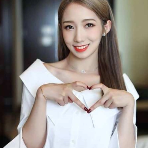 孟美岐代言牛奶却难以下咽,表情管理失控,销量来个大反转