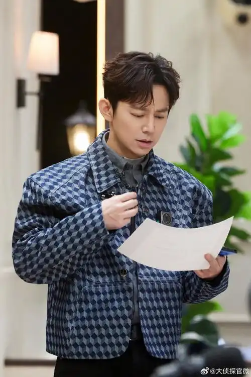 【《#大侦探黄金风暴#》高清剧照】之何不凡@何炅:  处处不凡的投资