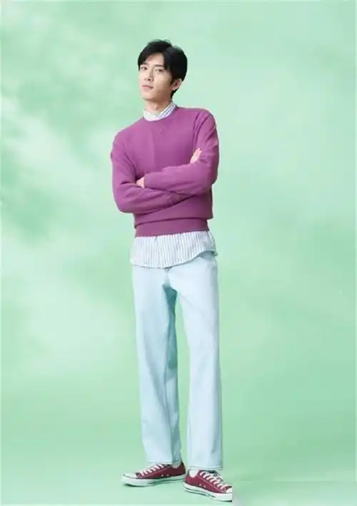 井柏然是什么宝藏男孩优衣库穿出男友风身材太优秀