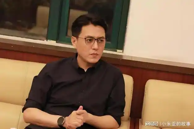 靳东隐藏44年的身份曝光,演员可能是副业,真实身份令人意想不到