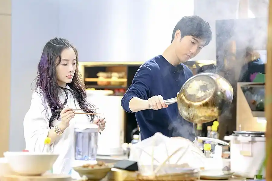 《青旅》李小璐常远相聚 调侃中享受儿时美好