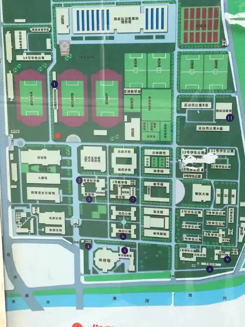 进去之后,看到了北京大学的地图,真大呀!一望去真是无边无际.