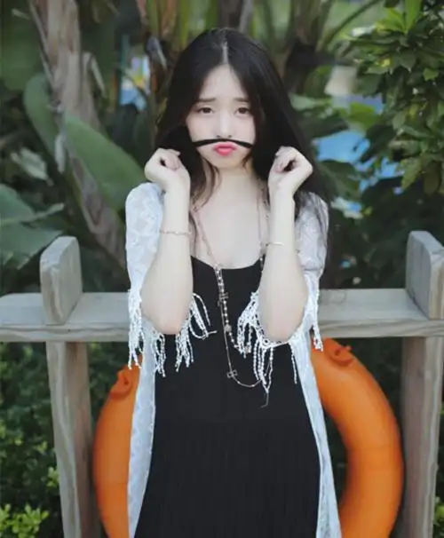 18岁厦大校花清纯写真 素颜甩别人好几条街