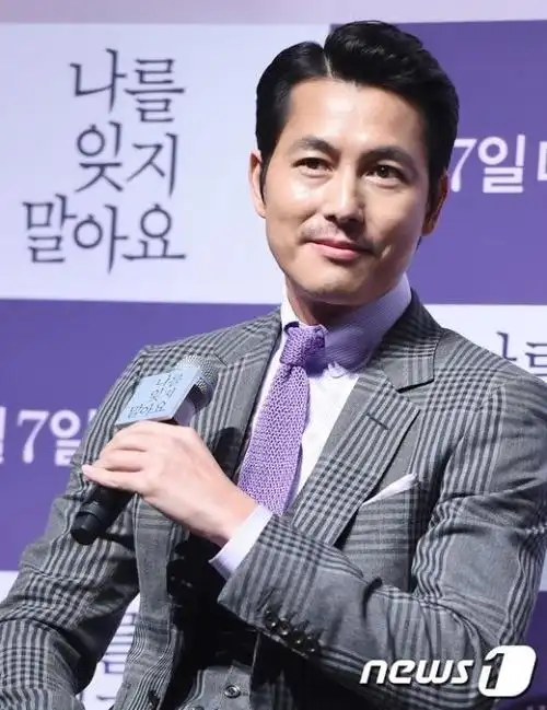 图片 娱乐    人民网12月17日讯 17日上午,韩国演员郑雨盛及金荷娜