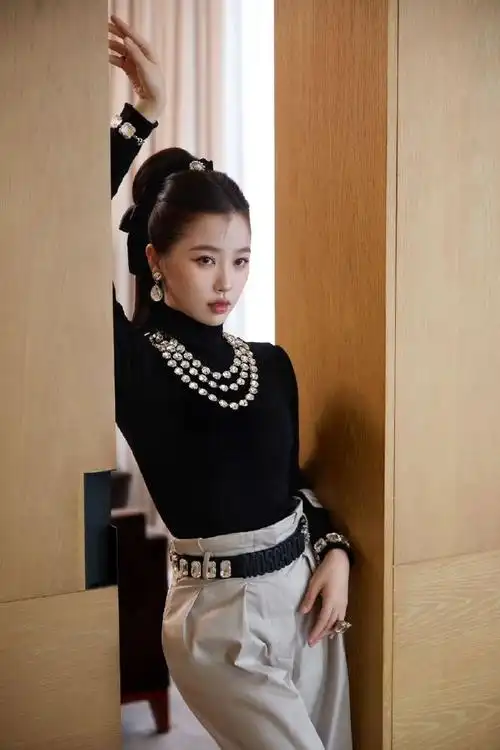 虞书欣全身珠宝##虞书欣的高马尾