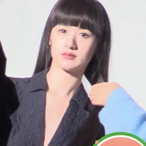 原创袁冰妍哪儿像赵丽颖被粉丝各种吹捧真实颜值实际上很路人