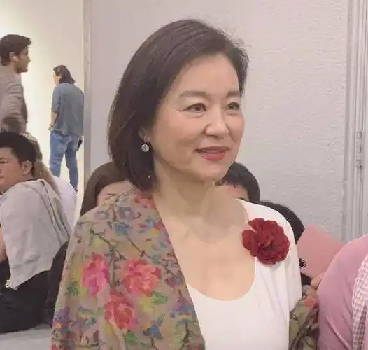 66岁林青霞曝光近照,瘦身11公斤颜值依旧,直言不怕变老变丑