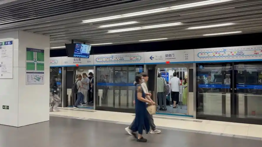 北京地铁10号线晚高峰,演唱会导致客流增长