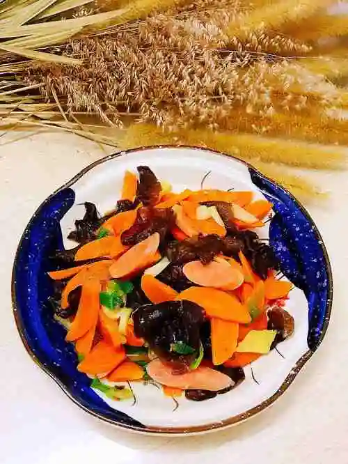 胡萝卜炒木耳