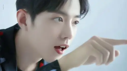 肖战新视频秀肌肉模糊路透再上热搜