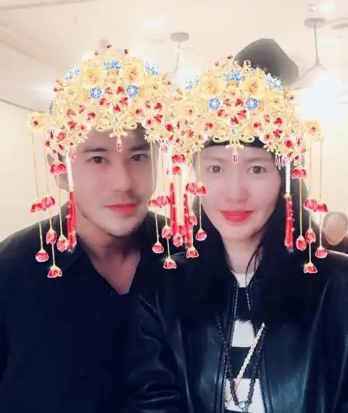 陈亦飞公布与谭维维结婚,晒二人合照为其庆生:谭老师,生日快乐