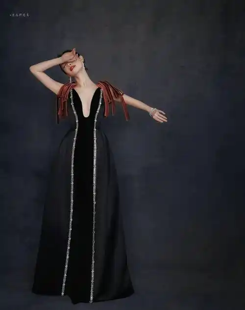 惊艳了倪妮出席时尚芭莎年度派对绝佳气质绝美无比