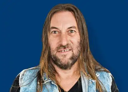 长头发的家伙图片