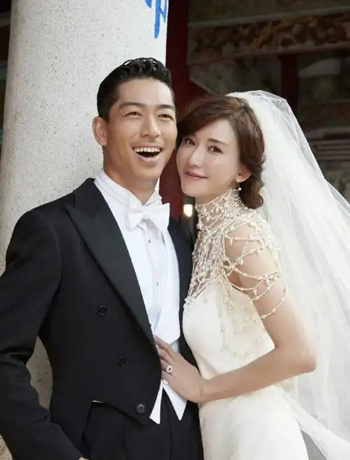 林志玲婚纱照,婚后好幸福!