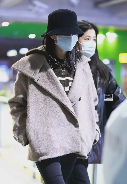 迪丽热巴认真过冬第一人浑身包裹严实不臃肿雪地靴穿出时髦感