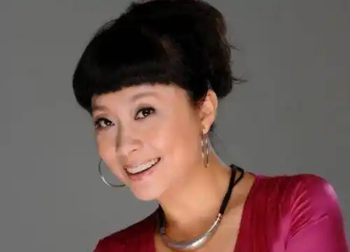 家有儿女出演小雪亲妈大红时常驻春晚舞台如今越活越年轻