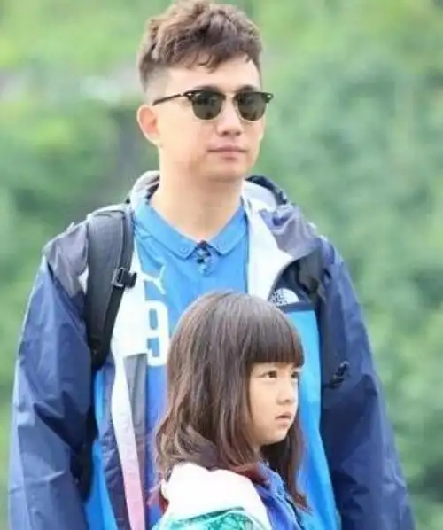 黄磊14岁女儿黄多多被爆料,"国民闺女"的背后,更多的是不快乐|孙莉|爸