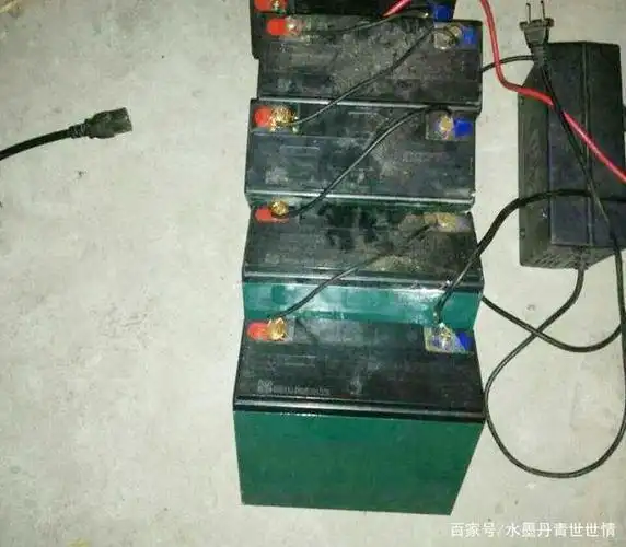 上图就是五块电瓶串联的电动车,启动时用搭接线连接任何一块电池都