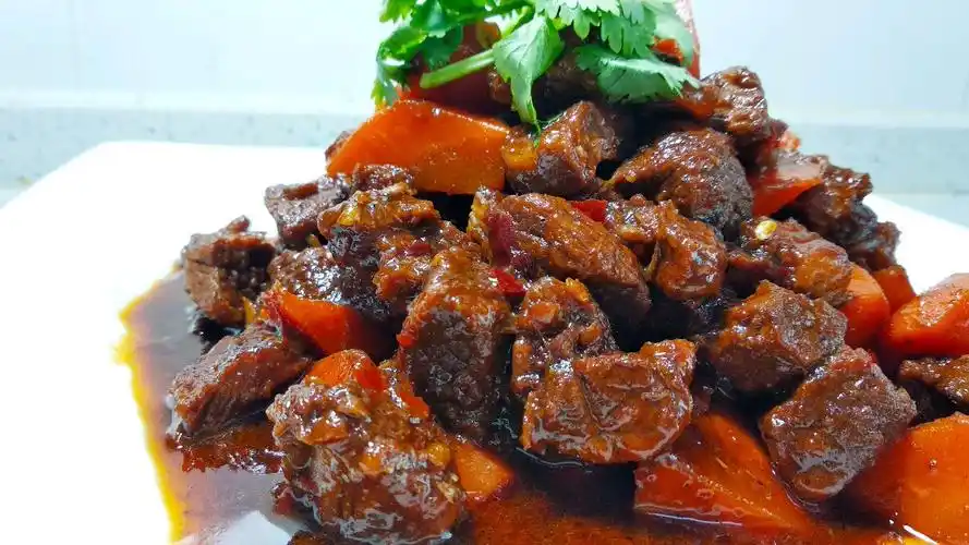 中秋家宴少不了的一道硬菜红烧牛肉,这样做软烂不塞牙,吃着过瘾