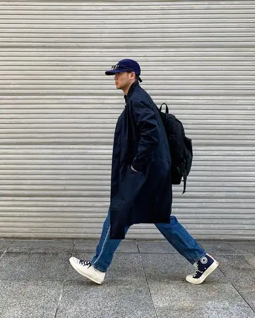 牛仔裤配什么上衣好看男士(男生牛仔裤搭配上衣图)-7