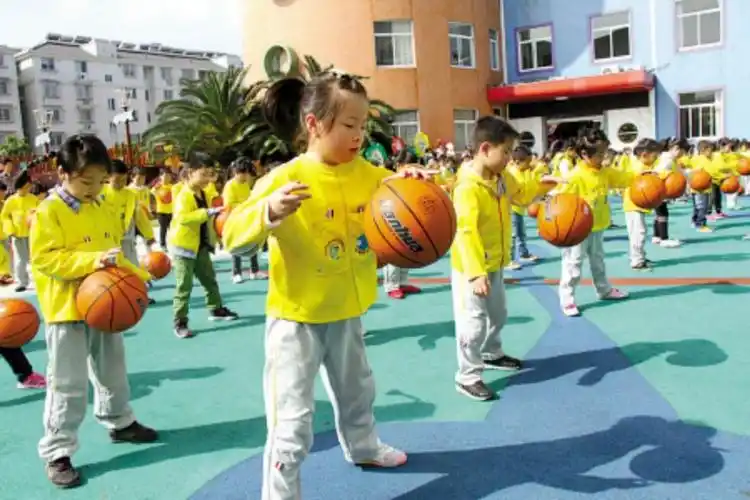 鸿星幼儿园篮球班开课了