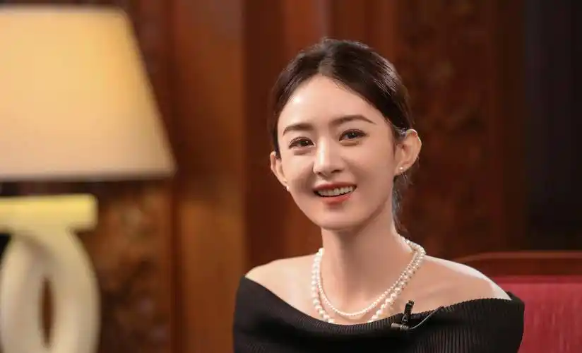 赵丽颖穿小黑裙搭配裤袜有点小时尚_风格_气质_图片