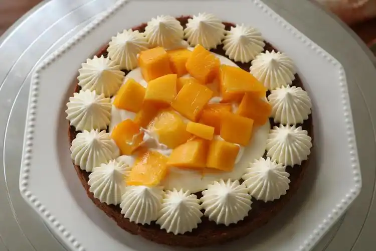 原创家里人过生日花4小时匆忙做了一个蛋糕跟买的一样省钱了哈