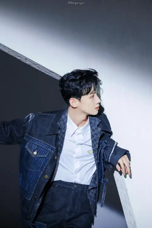 白敬亭时尚先生四月刊封面##白敬亭先生与少年