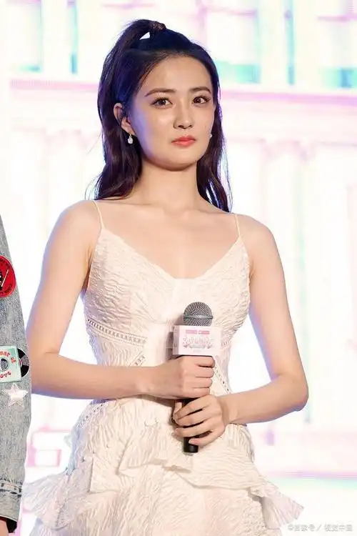 内娱白富美徐璐,最强富二代,年仅20多岁坐拥上亿身家!