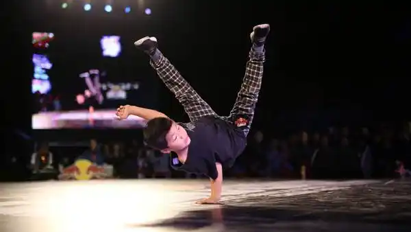 课程详情400-660-3310咨询学费预约试听breaking是一种难度较高的舞步