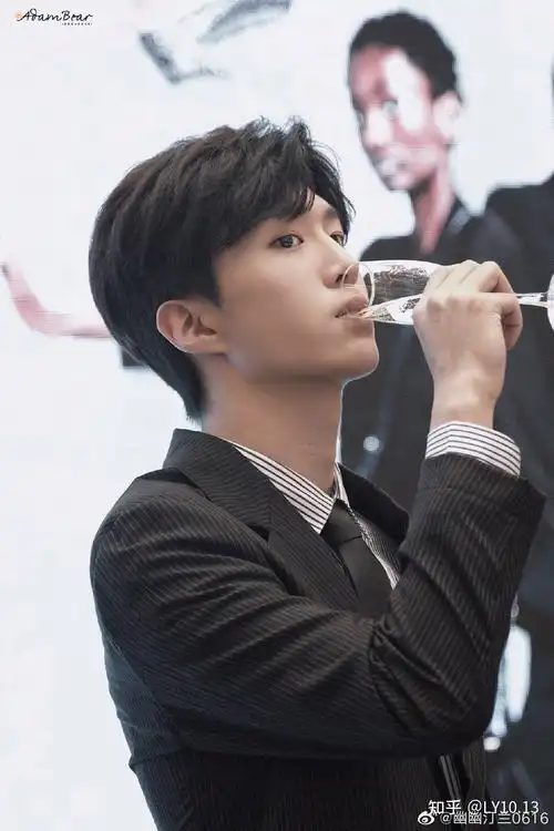 范丞丞有哪些出圈神图? - 知乎