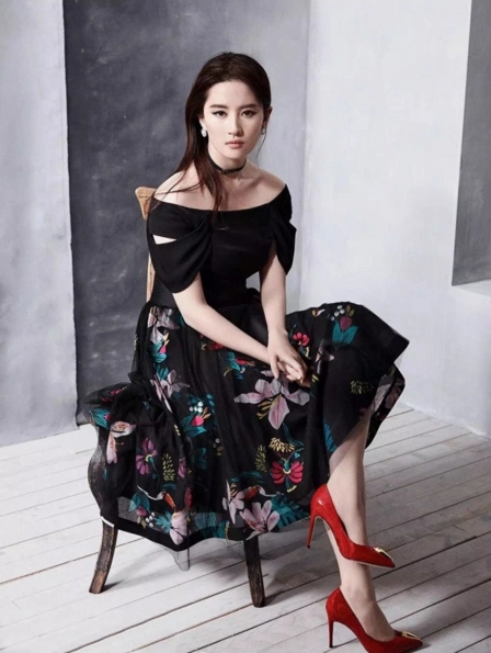 在dior 2017巴黎大秀 遇见双面的刘亦菲