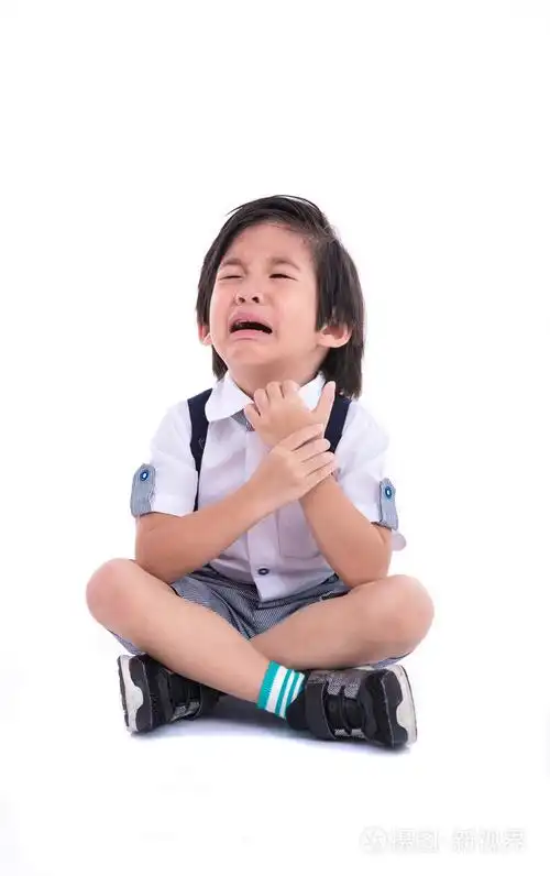 亚洲男孩哭照片-正版商用图片1q22rm-摄图新视界