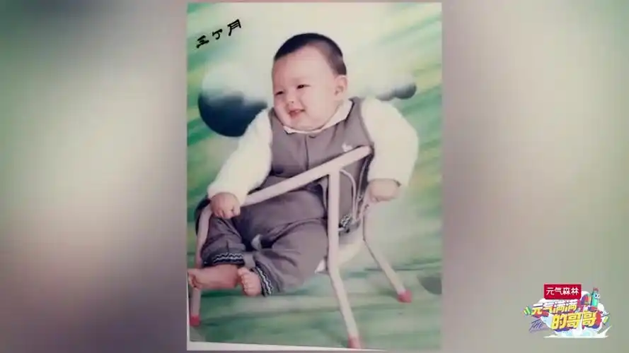 黄明昊童年照大哥哥看后感触极深