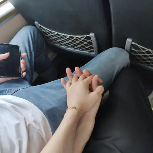 情侣牵手图片真实照片牵手照片真实牵手图片真实牵手的图片大全大图