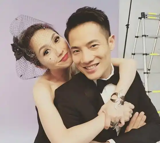 杨千嬅,比老公还大5岁,这段女强男弱的婚姻,为何一直稳固如初_丁子高