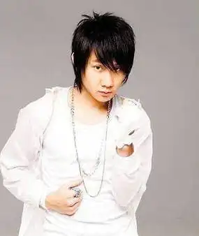 出道17年,凭借《江南》火爆全国,如今38岁没谈恋爱却饱受质疑_林俊杰