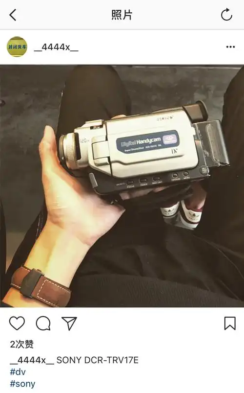 易烊千玺与复古dv易烊千玺手捏雕塑易烊千玺晒猫易烊千玺怀抱小猫易烊