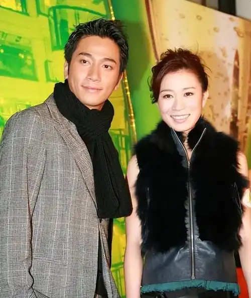 与人妻游泳池戏水,无缝衔接16个女友,他才是港圈最强海王